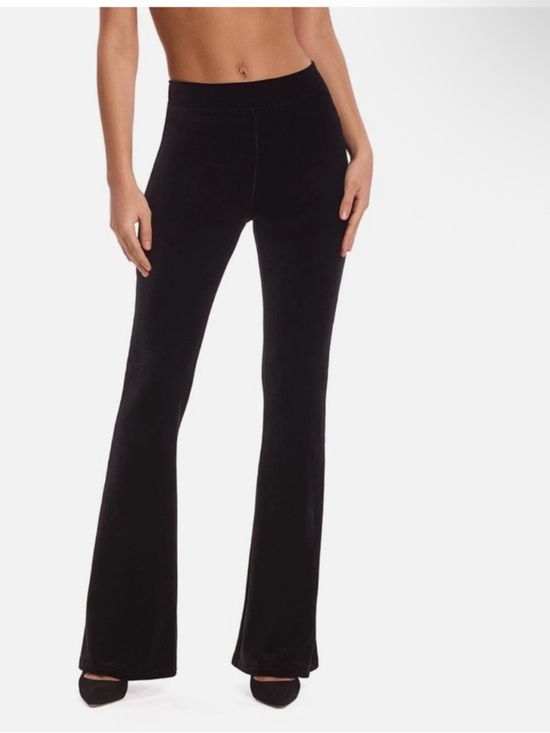 Commando Pants - Commando Velvet Flare Legging
Stretch Mid Rise Pants in Black NEW Size Small